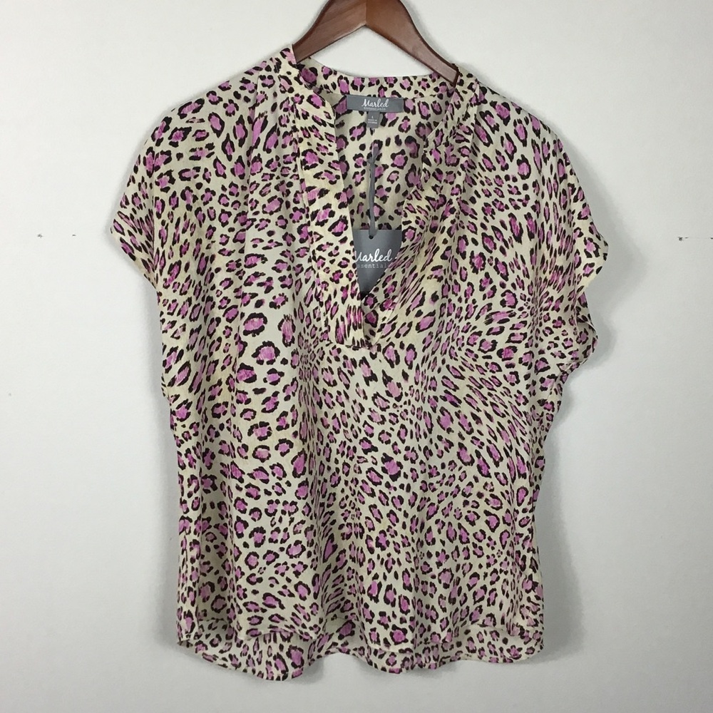 NWT Marled Essentials tan & pink leopard print deep v neck short sleeve Large